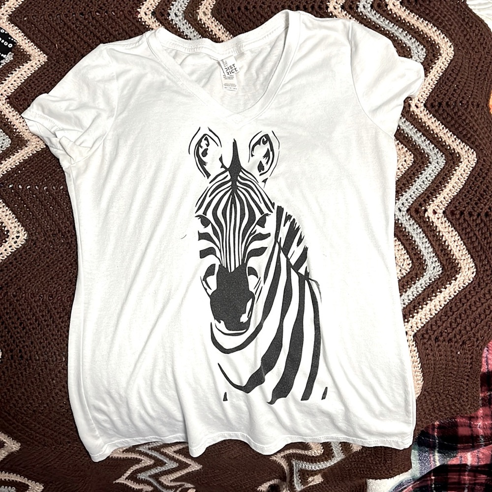 White XS tee with a V neck